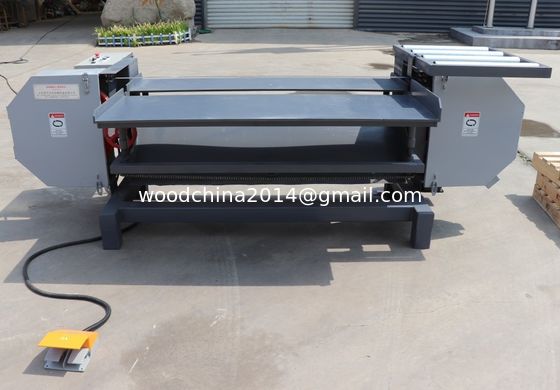 Dismontaggio di pallet di legno Maschina per segare pallet di taglio per chiodi Dismontaggio di pallet di legno Larghezza massima 1750 mm
