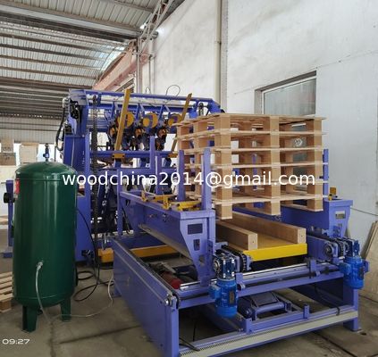 Pallet di legno automatico che inchioda la macchina del creatore del pallet della macchina, pallet automatico che inchioda macchina con l'operazione pneumatica