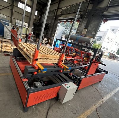 Macchine per la costruzione di pallet di legno