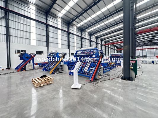 Macchina automatica per pallet in legno ad alta capacità con imballaggio e trasportatore