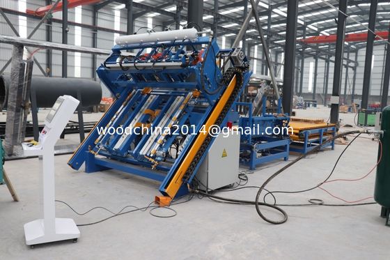 Macchina automatica per pallet in legno ad alta capacità con imballaggio e trasportatore