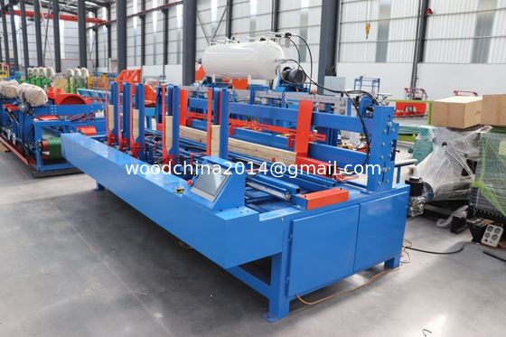 Macchina di chiusura automatica di blocchi di pallet in legno