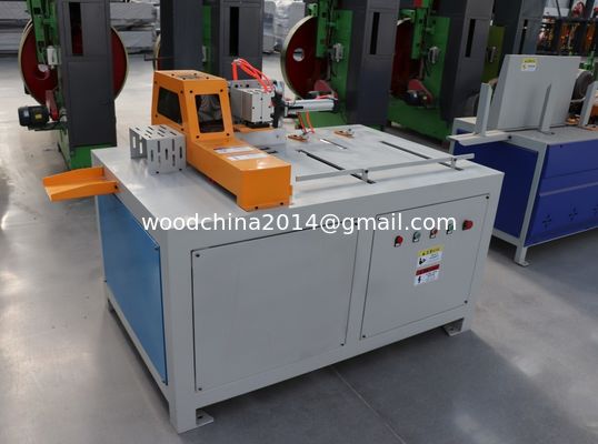 Macchina automatica di taglio di legno Taglio di pallet a blocco sega Legno taglio di pallet sega
