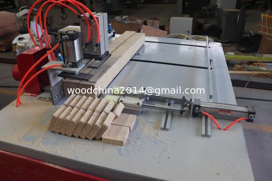 Macchina automatica di taglio di legno Taglio di pallet a blocco sega Legno taglio di pallet sega