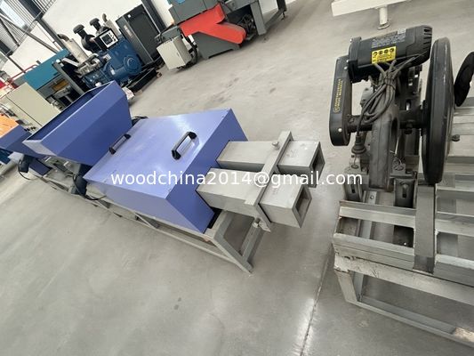 Nuova macchina automatica a due teste per la sega a fette di legno per blocchi di polvere per la produzione di pallet di legno
